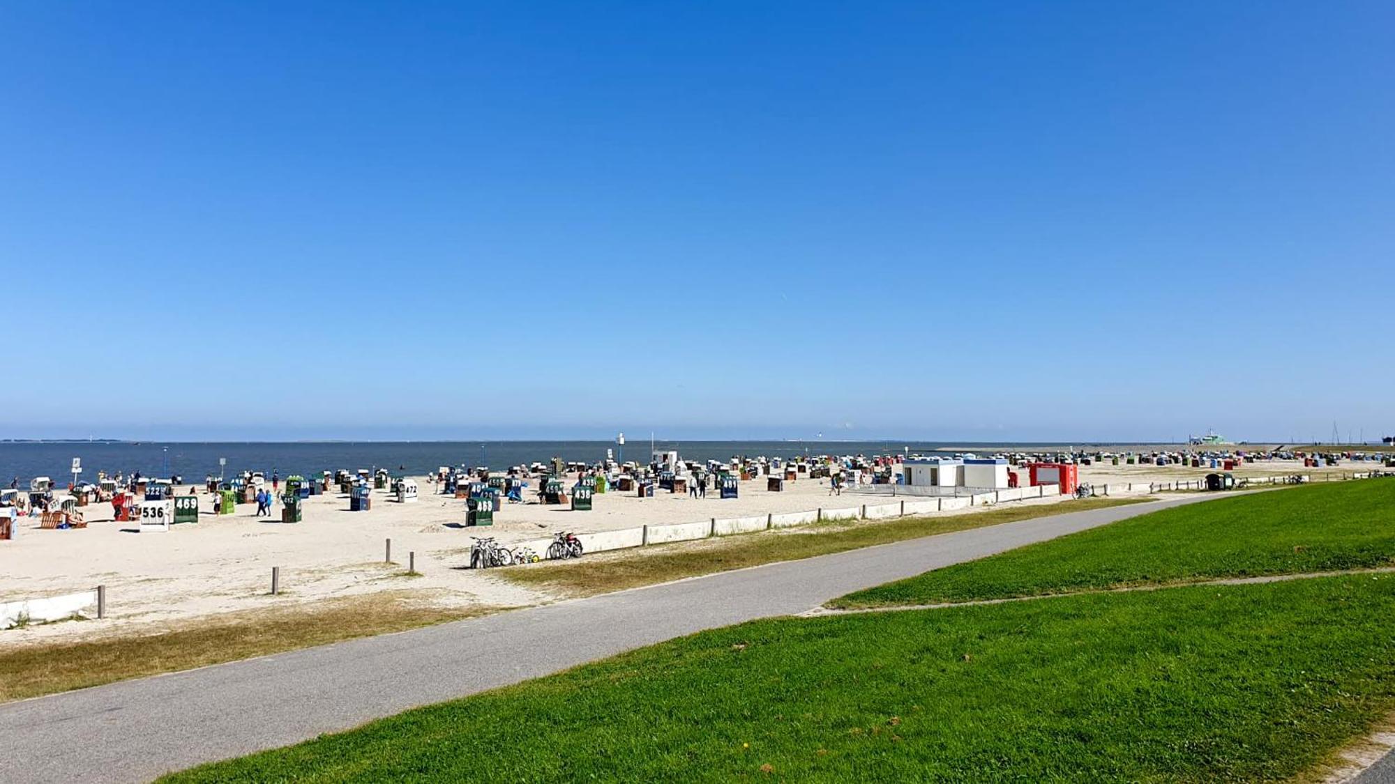 Ferienglück an der Nordsee: Erdgeschoss-Ferienwohnung mit Kamin und Garten Altfunnixsiel Exterior photo